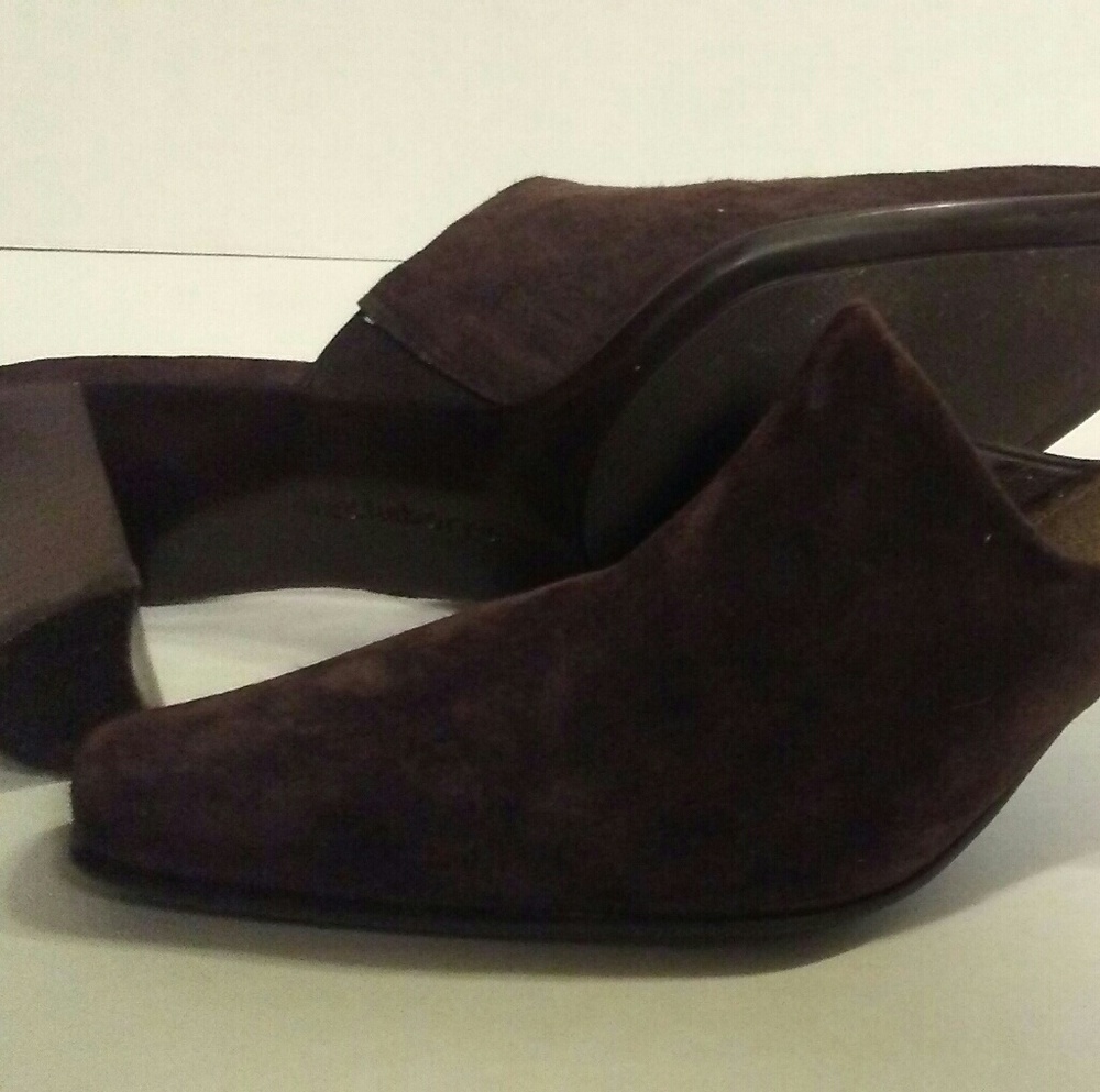 BROWN SUEDE MULES